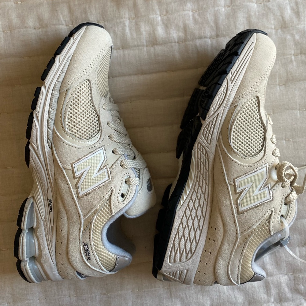 NWT New Balance 2002R sneakers